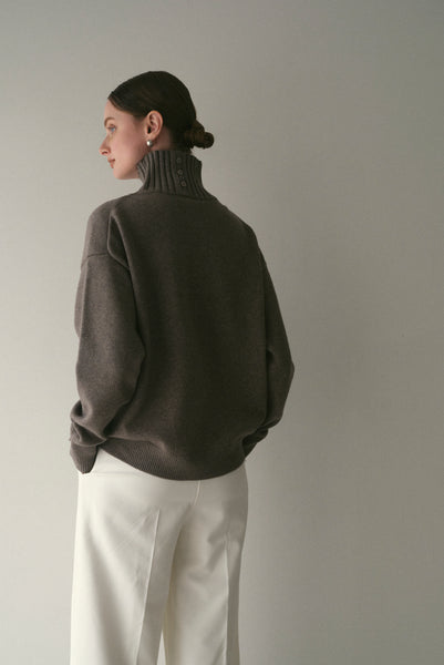 【12月9日(火)20:00〜 販売開始】ハイネックボタンニット｜HIGH-NECK BUTTON KNIT