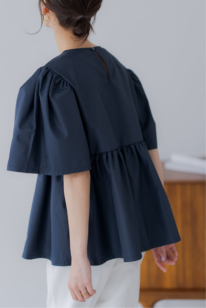 【6月16日(月)20:00〜 再販開始】ぺプラムギャザーブラウス｜PEPLUM GATHERED BLOUSE