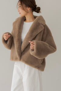 新品未使用タグ付⭐︎リグリーム　完売品　ショートファージャケット　ベージュ ショートファージャケット｜SHORT FUR JACKETの通販｜regleam