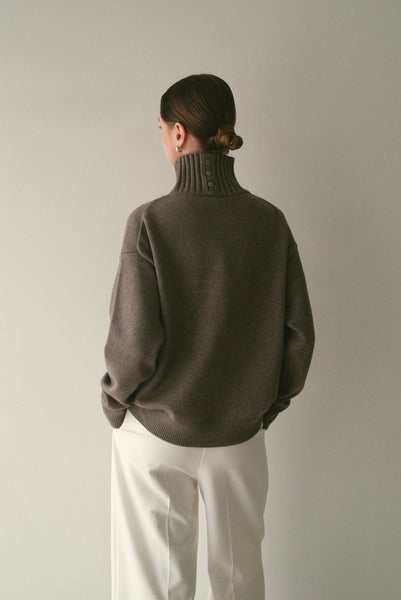 【12月9日(火)20:00〜 販売開始】ハイネックボタンニット｜HIGH-NECK BUTTON KNIT