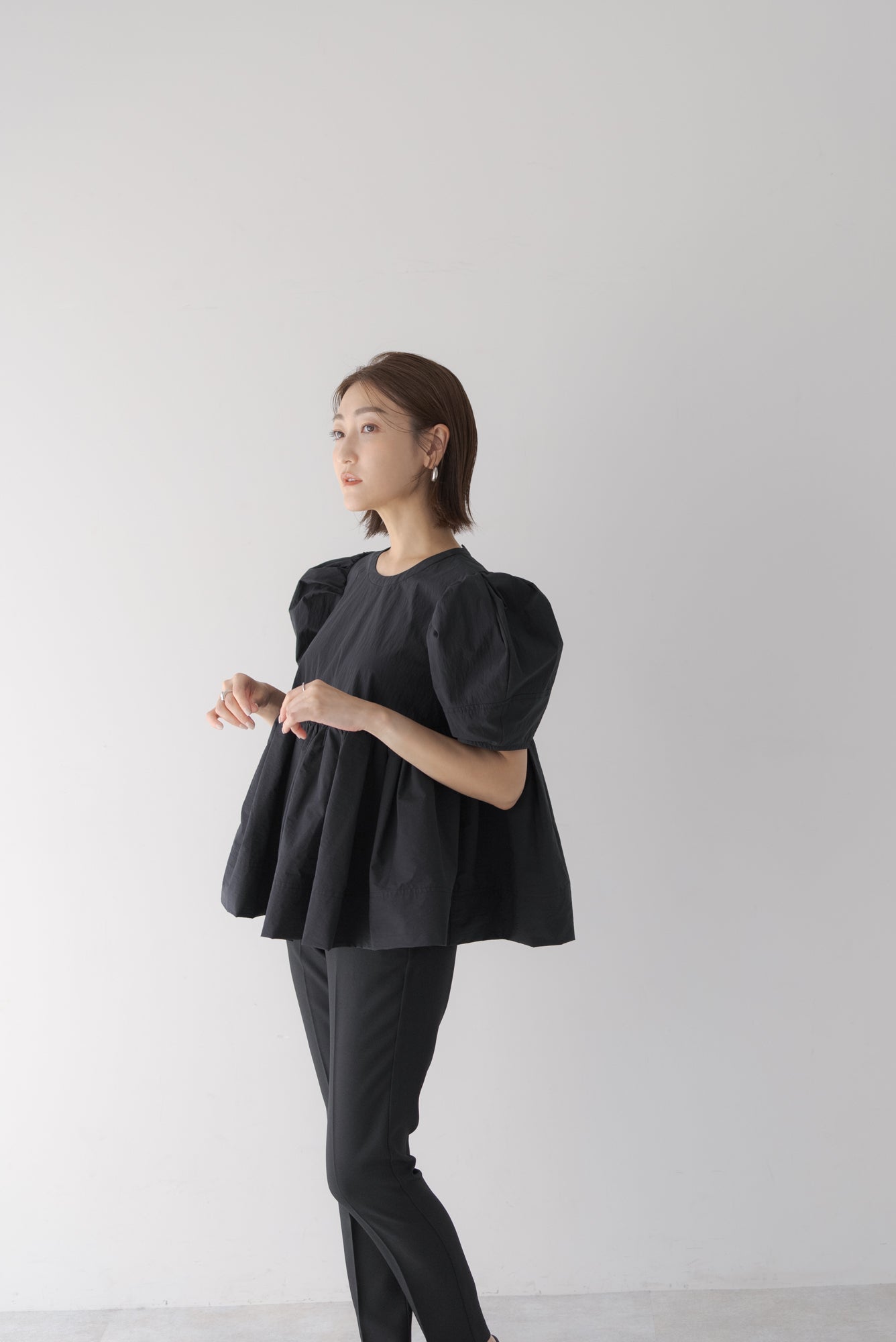 バックオープンパワショルブラウス｜ BACK OPEN POWER SHOULDER