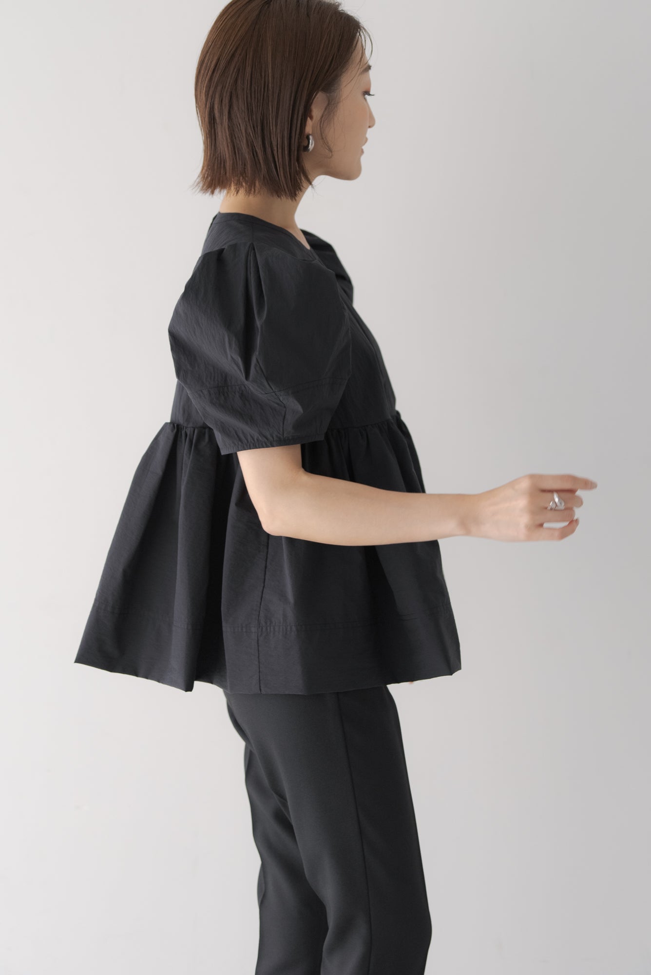 バックオープンパワショルブラウス｜ BACK OPEN POWER SHOULDER BLOUSE  