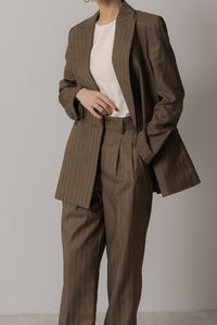 ピンストライプ テーラードジャケット｜PINSTRIPE TAILORED JACKETの