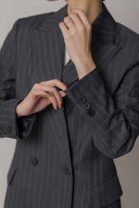 ピンストライプ テーラードジャケット｜PINSTRIPE TAILORED JACKETの