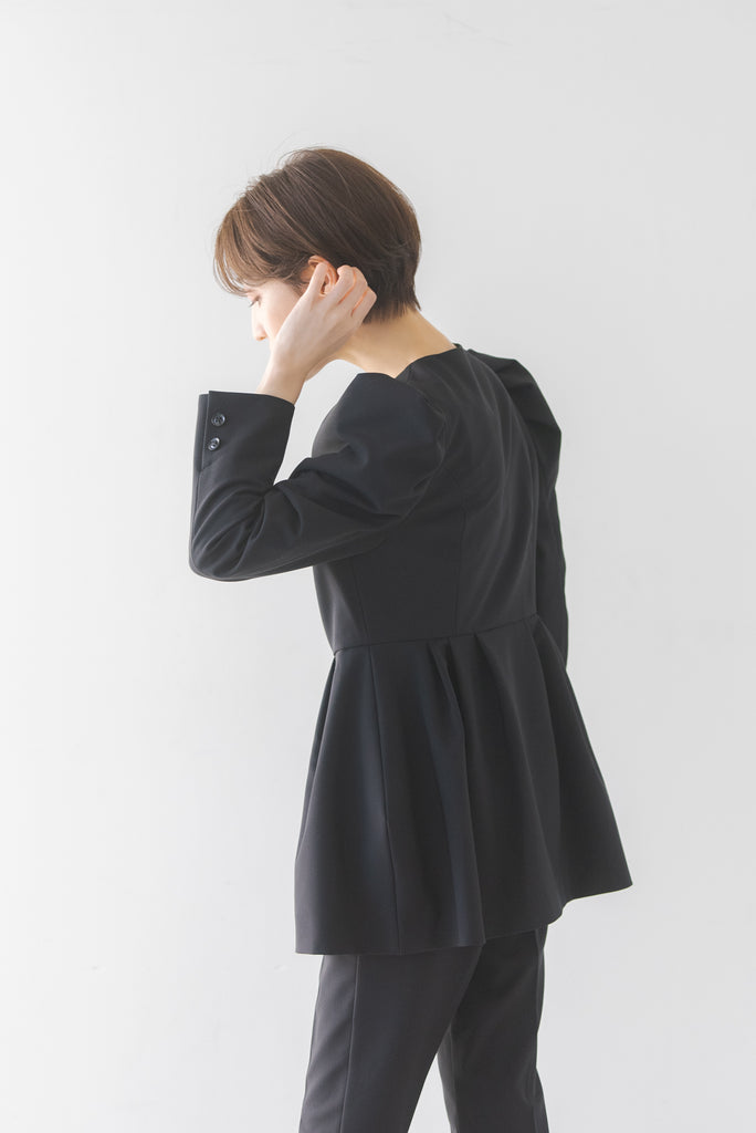 ノーカラージャケットregleam  リグリーム　ぺプラムジャケット｜PEPLUM JACKET